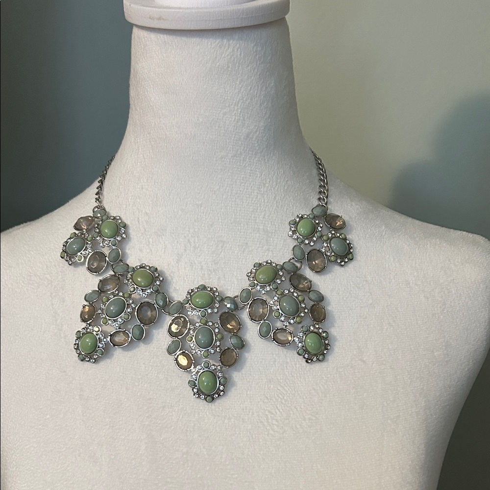 Lia Sophia Fondant Retired Statement Necklace w/Crystals 16” With 5” Extender